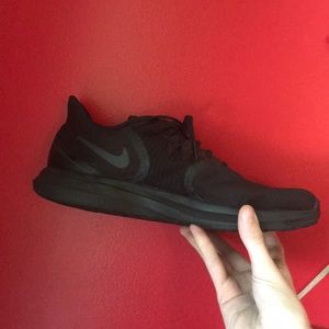 Black Nike Comfortbed Training Tennis Shoes